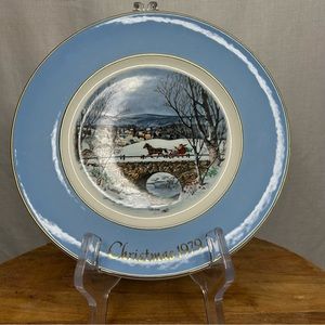 Avon Christmas 1979 Dashing Through The Snow Retro Vintage Decorator 8 6/8”